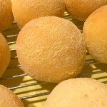 パンは細々と焼き続けています。